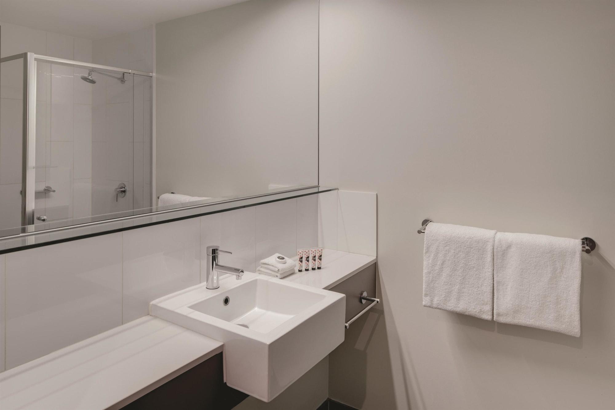Travelodge Hotel Melbourne Docklands Екстер'єр фото