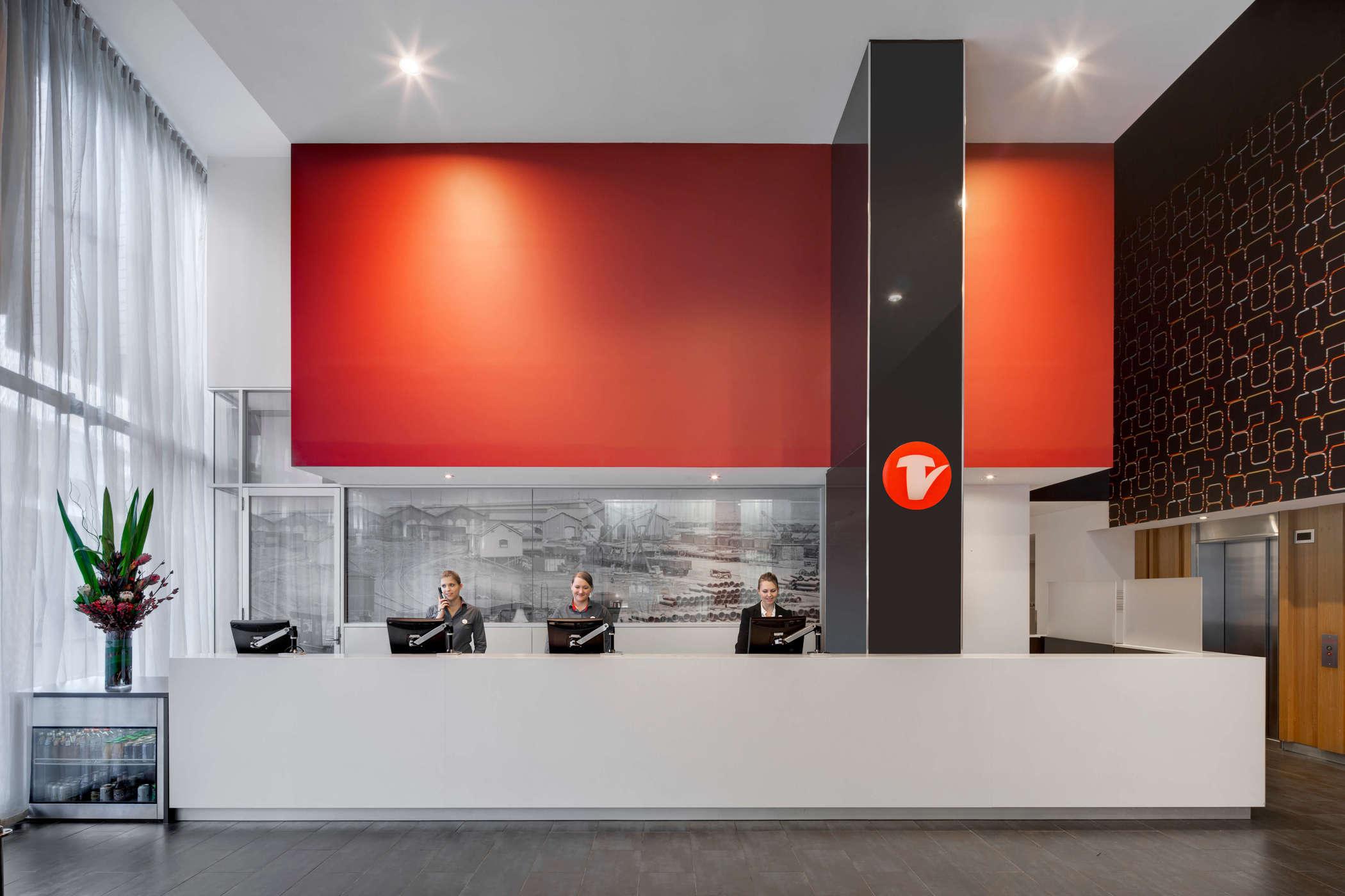 Travelodge Hotel Melbourne Docklands Екстер'єр фото