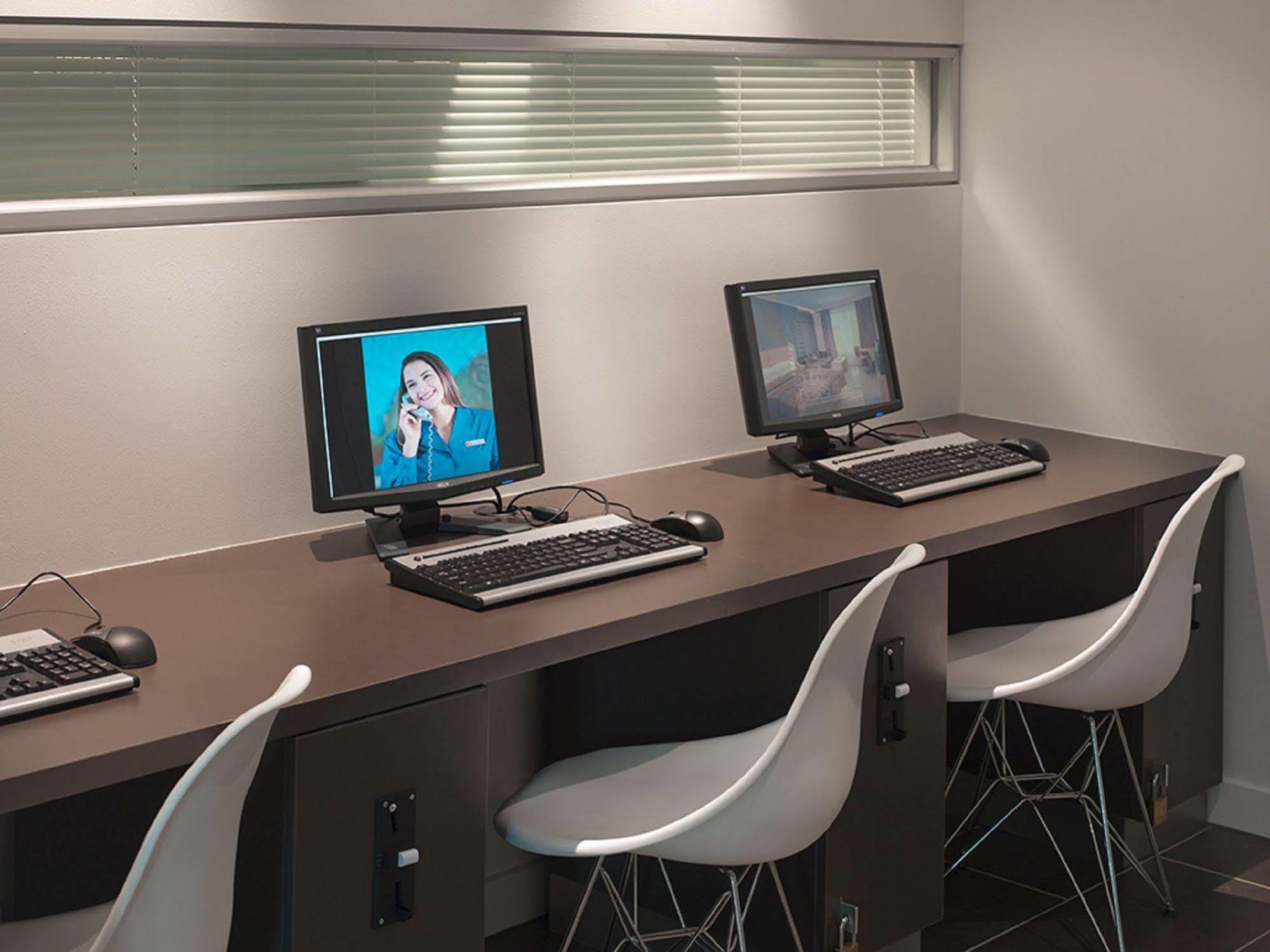 Travelodge Hotel Melbourne Docklands Екстер'єр фото